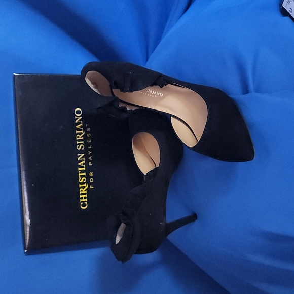 Shoes - Picture 3 of 4